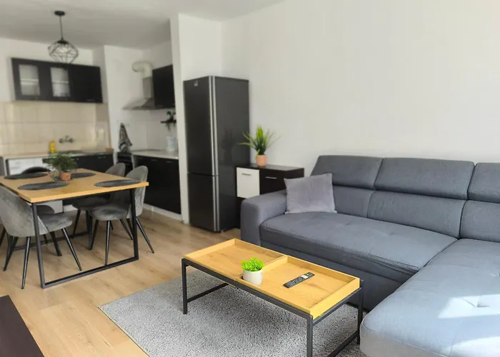 Majestic Apartment *